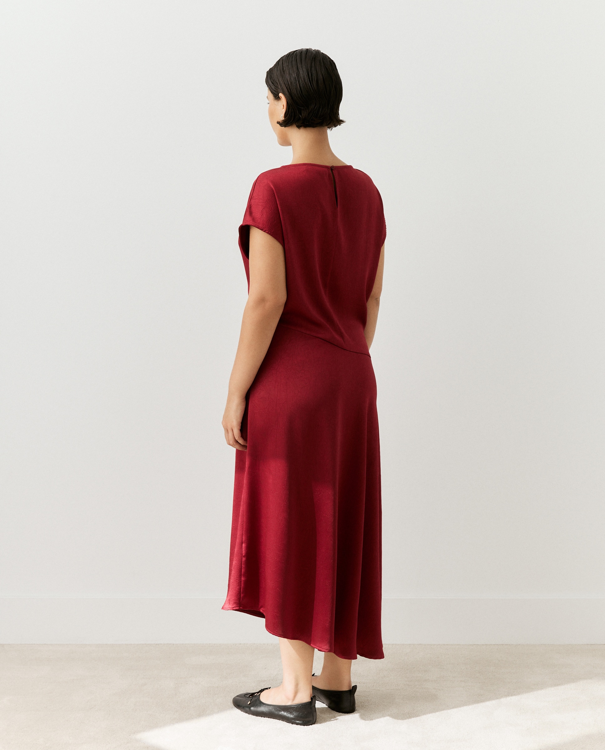 Imagem 0 de Vestido sem Mangas de Cetim Crinkle