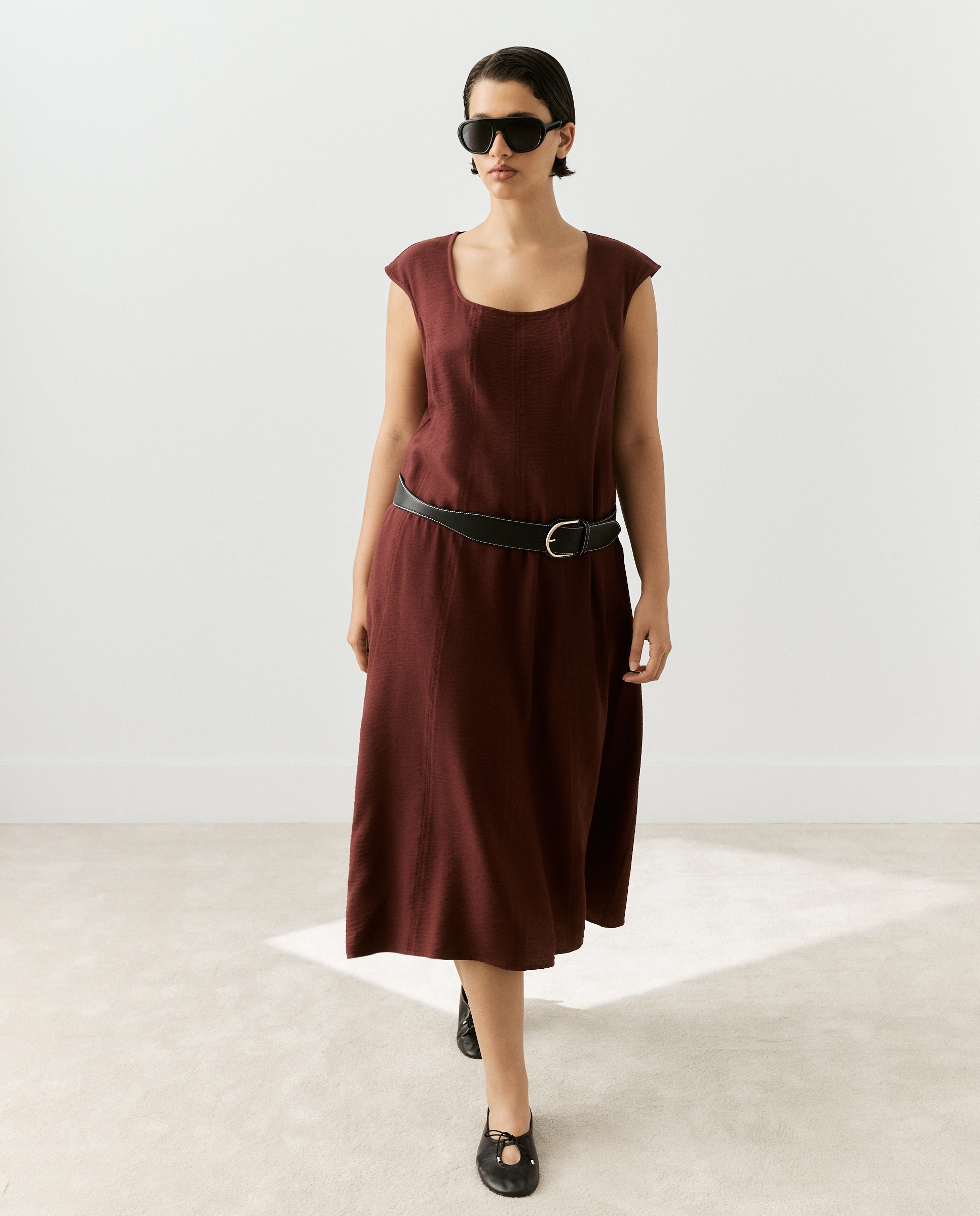 Imagem 0 de Vestido Midi sem Mangas com Roda