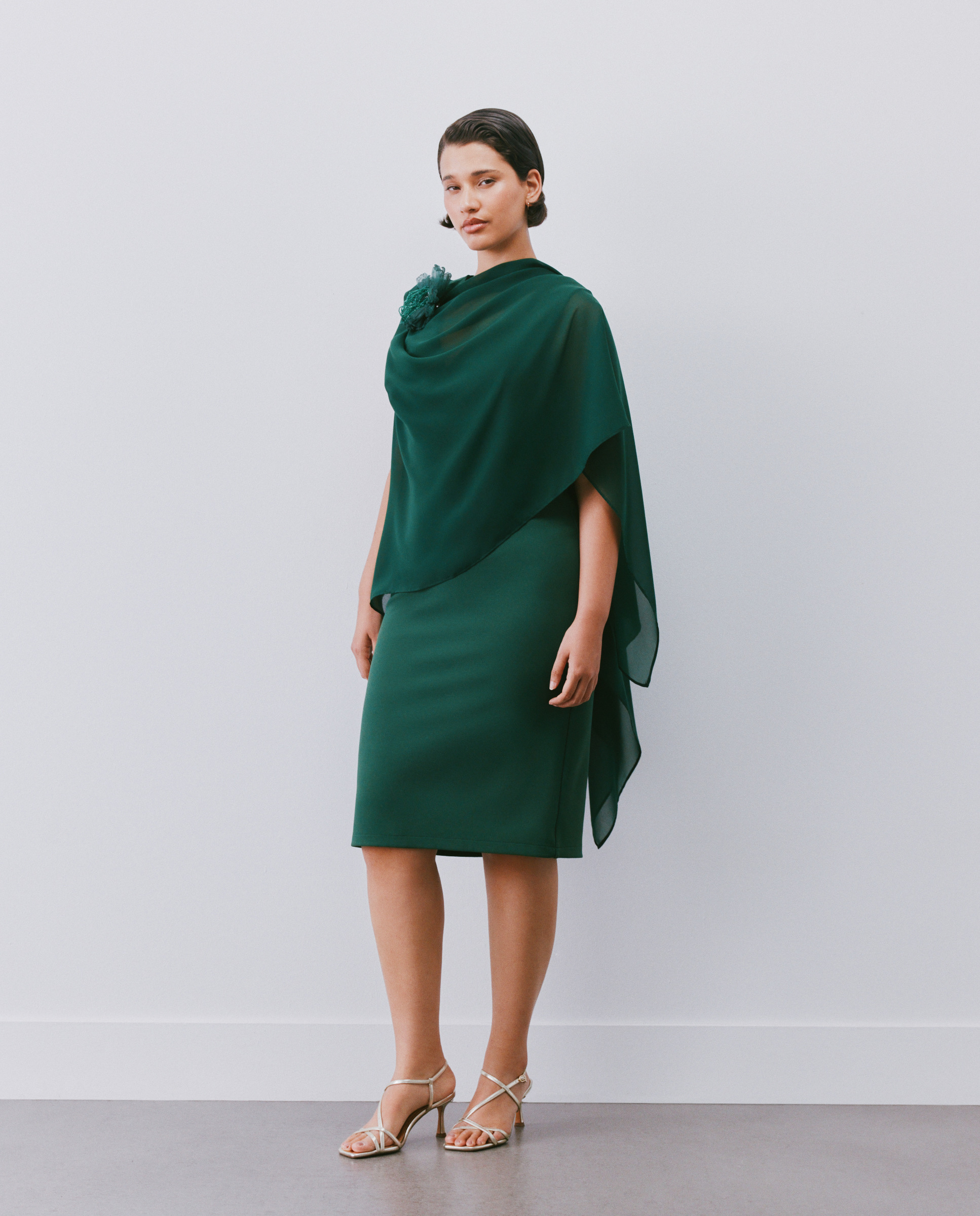 Vestido Curto Liso sem Mangas 530 Verde Escuro-5