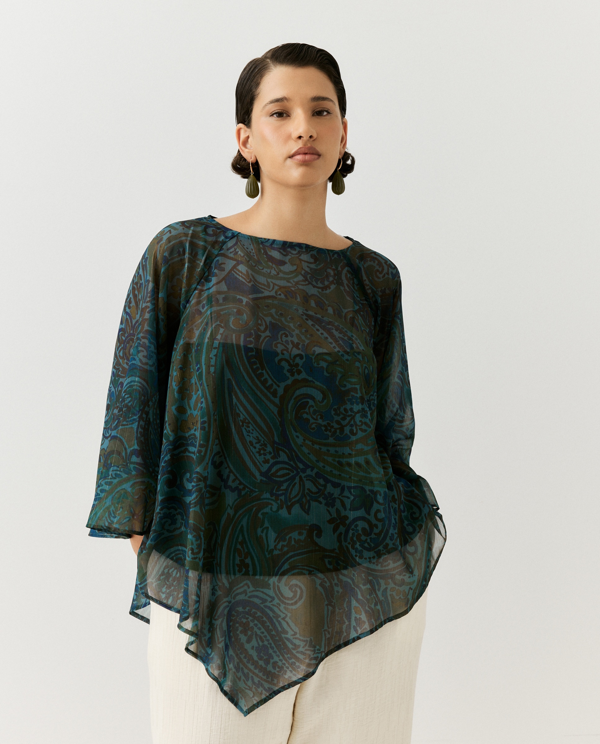 Blusa Tipo Capa de Chiffon com Estampado Azul-2