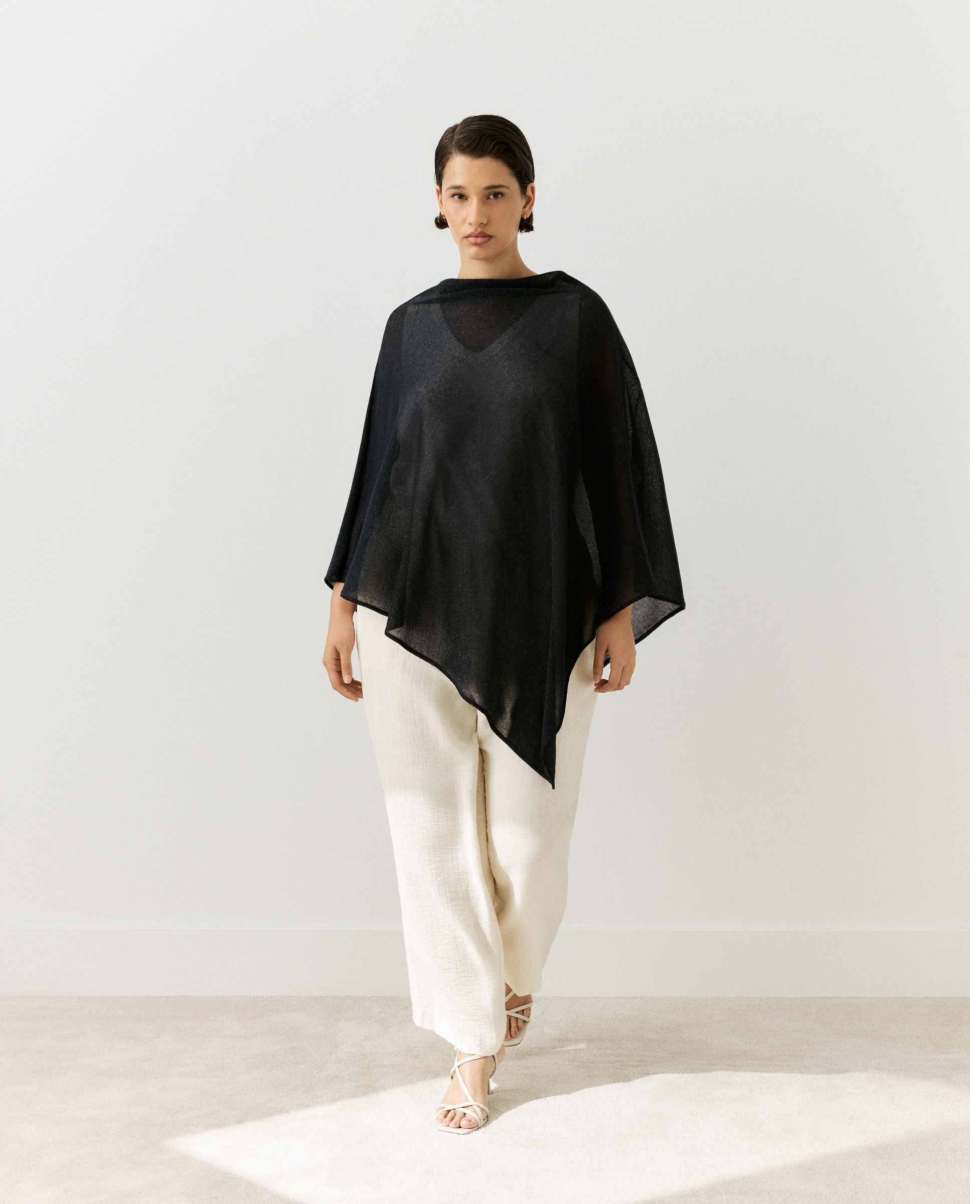 Imagem 0 de Poncho de Tricot de Fio Metalizado