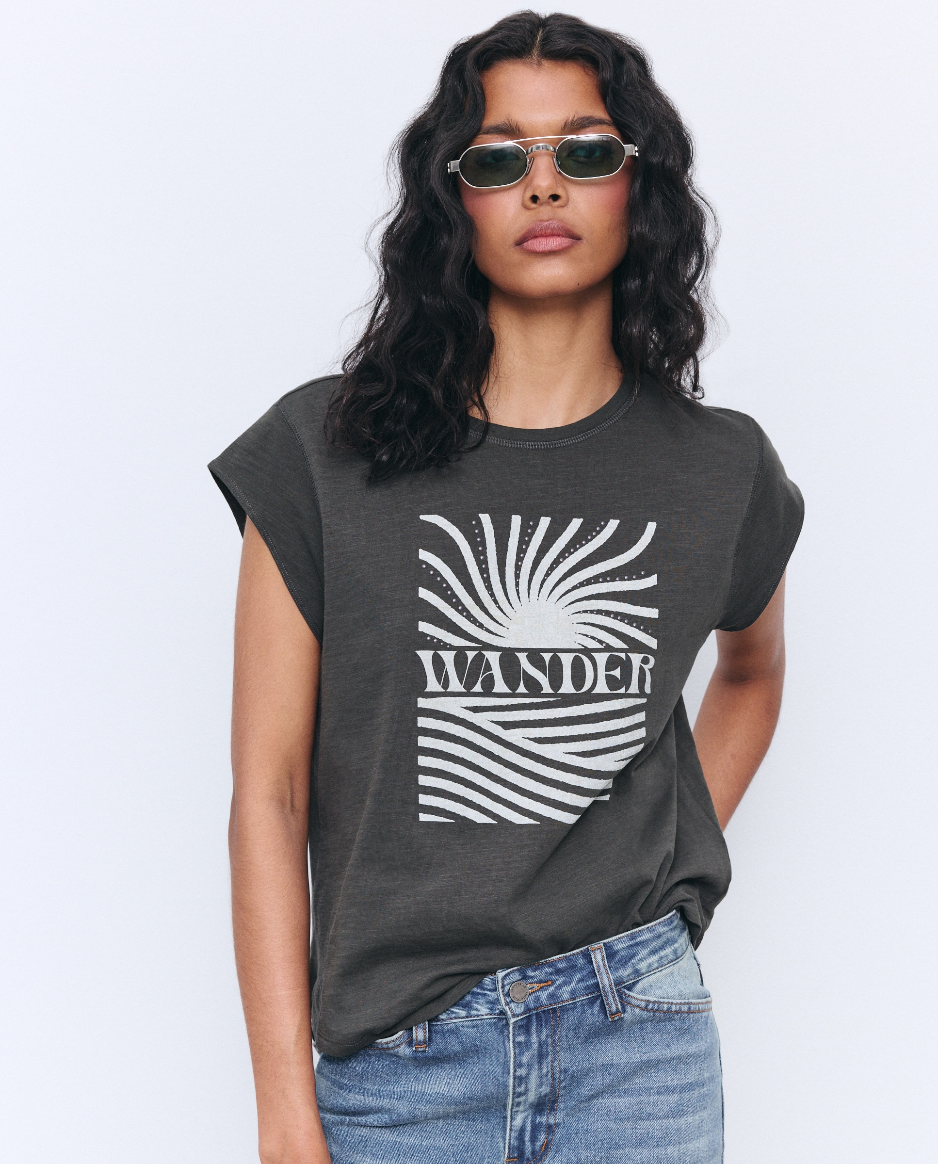 T-shirt de Manga Curta Estampada com Strass Preto-4