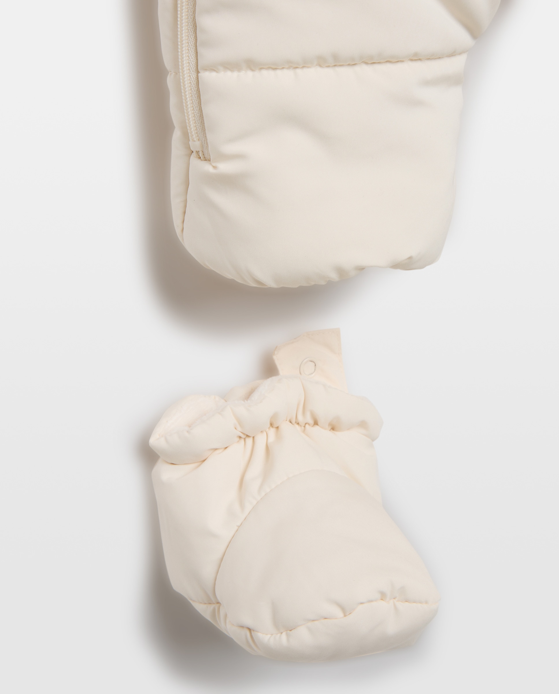 Babygrow de Bebé de Microfibra com Pés + Mãos com Botões de Pressão e Bolso à Frente Coconut El Corte Inglés 120 Cru-5