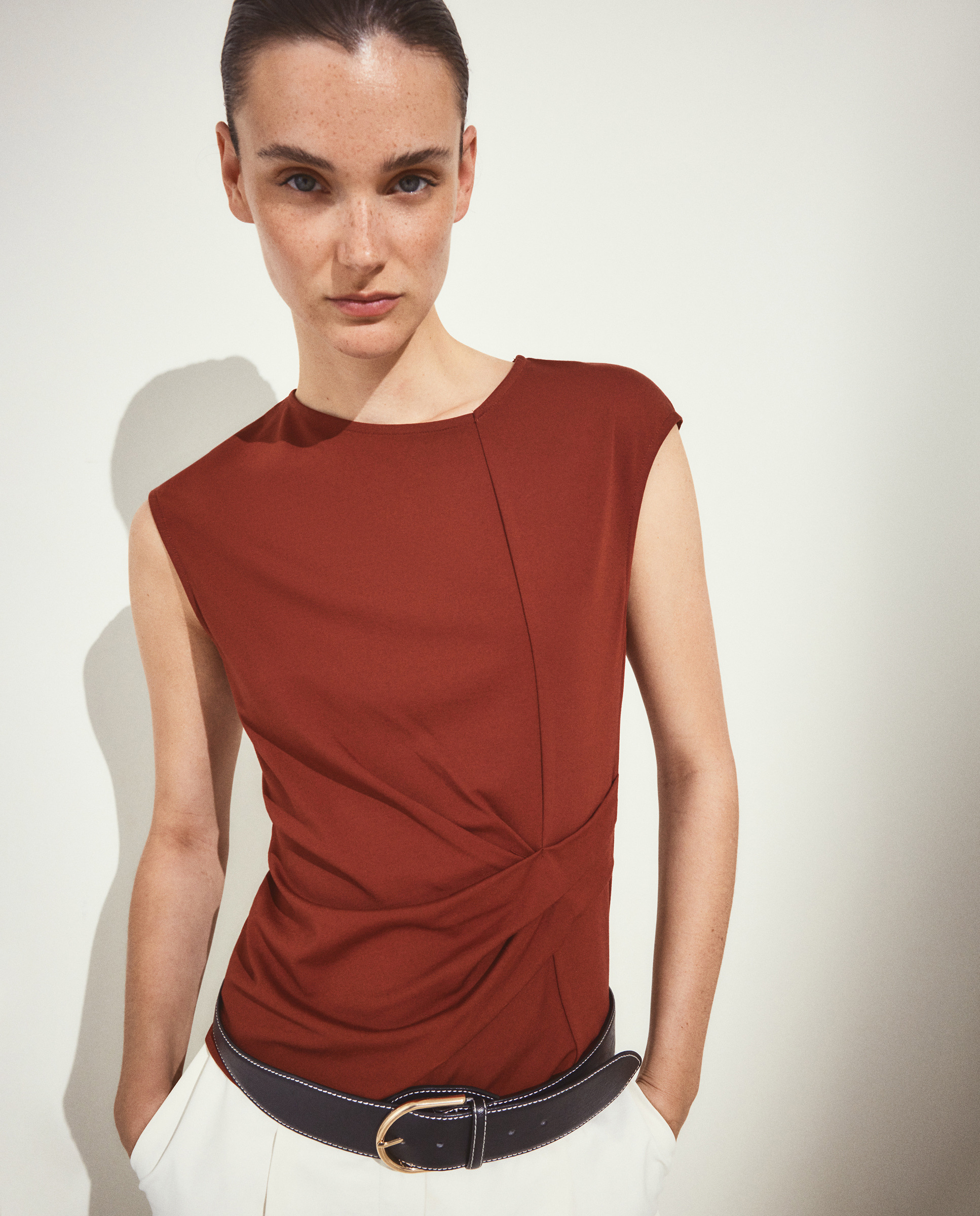 Camiseta sin mangas de mujer con drapeado lateral - Woman El Corte Inglés - 770 Terracota 770 Terracota-1
