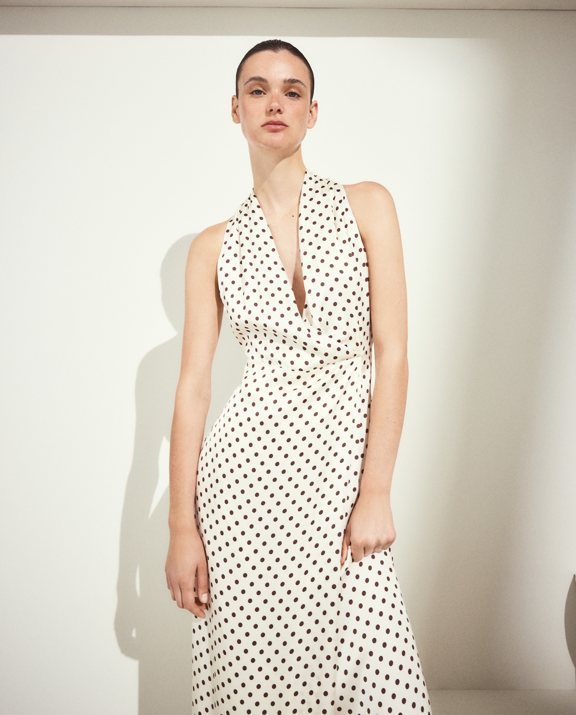 Vestido de Gola Halter com Estampado Branco-2