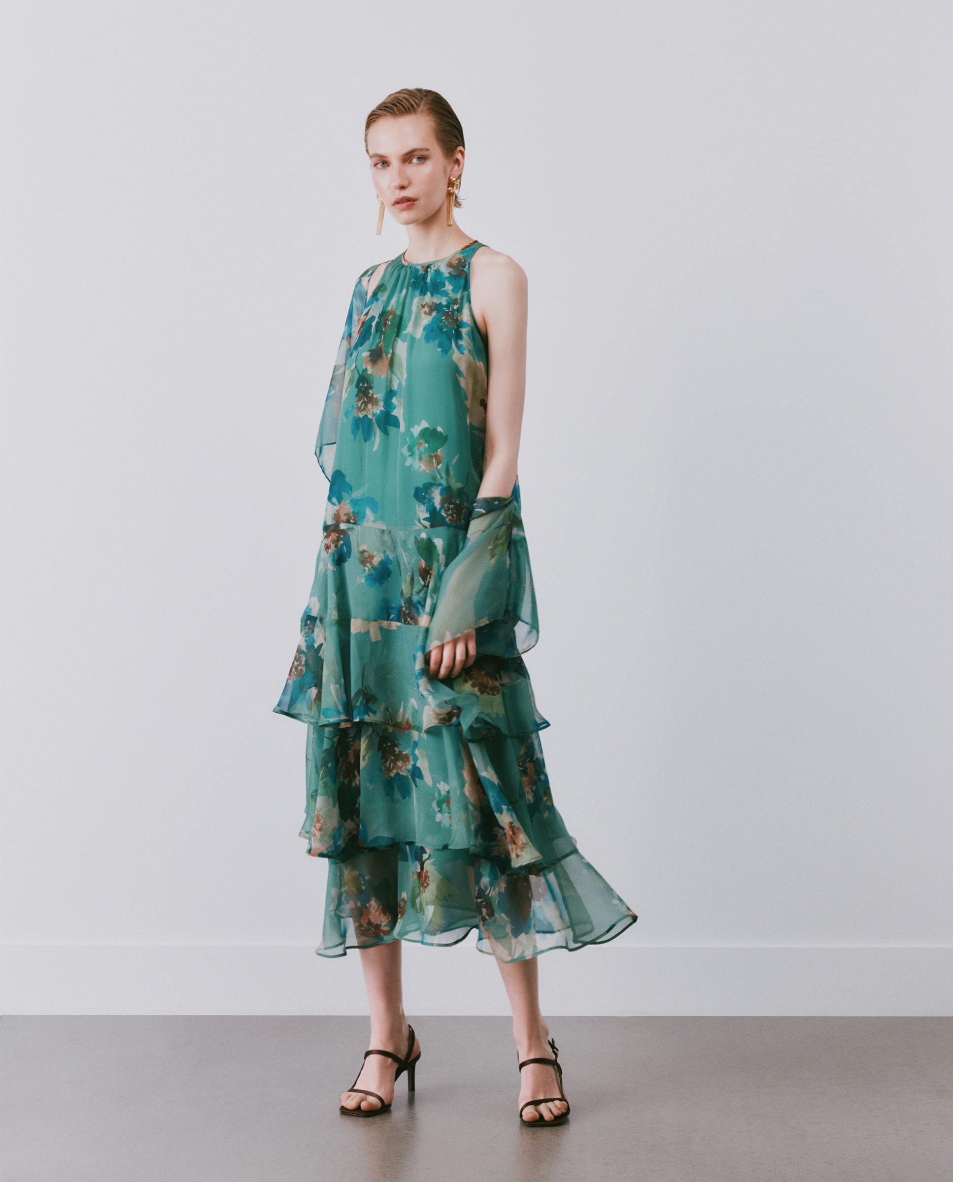 Imagem 0 de Vestido Halter com Saia com Folho