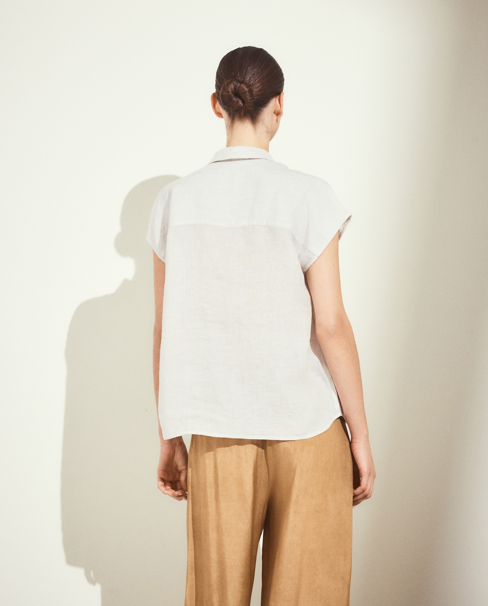 Blusa com Manga Curta em Linho Branco-4