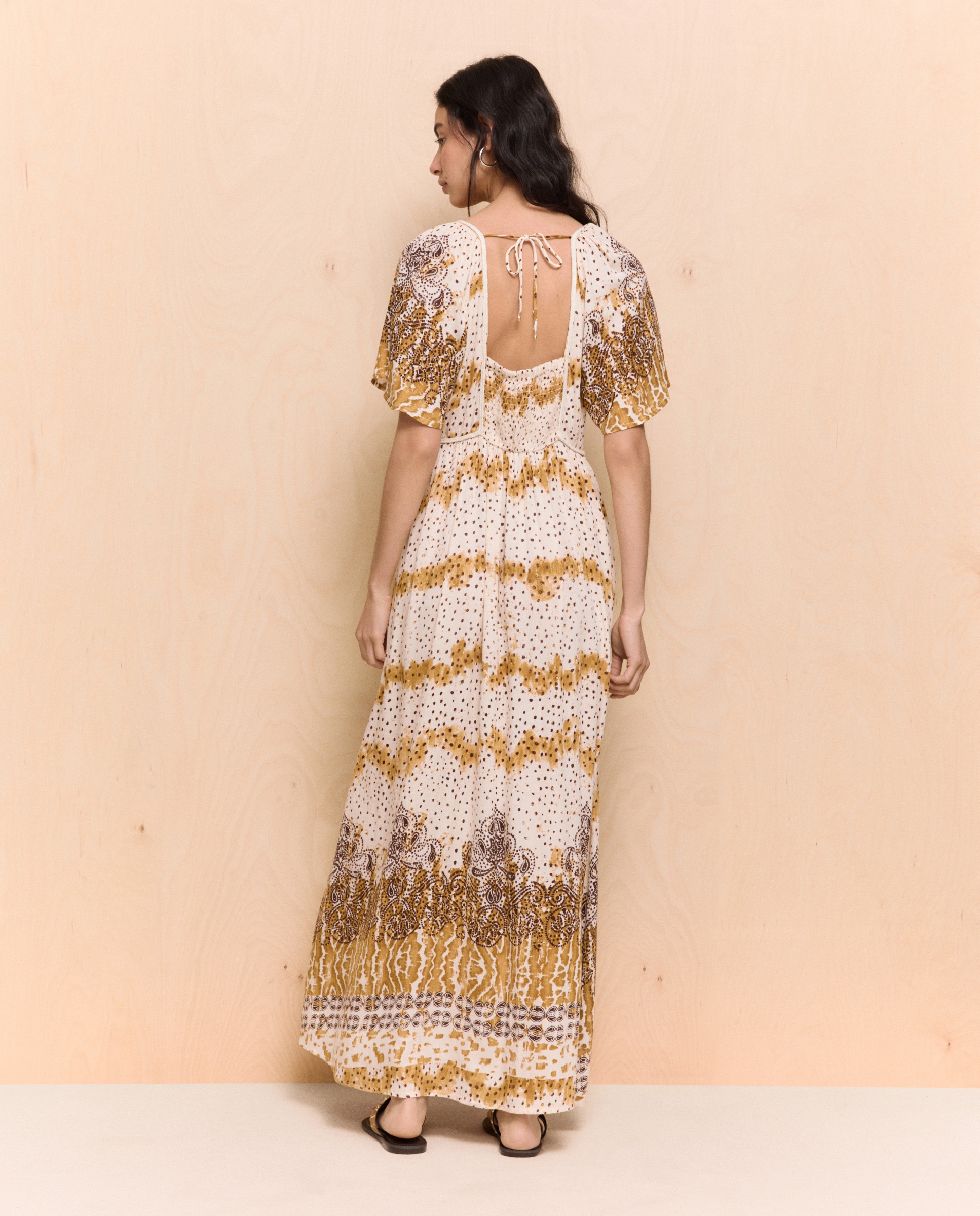 Vestido Comprido de Manga Curta com Detalhe Entrançado na Gola Camel-3