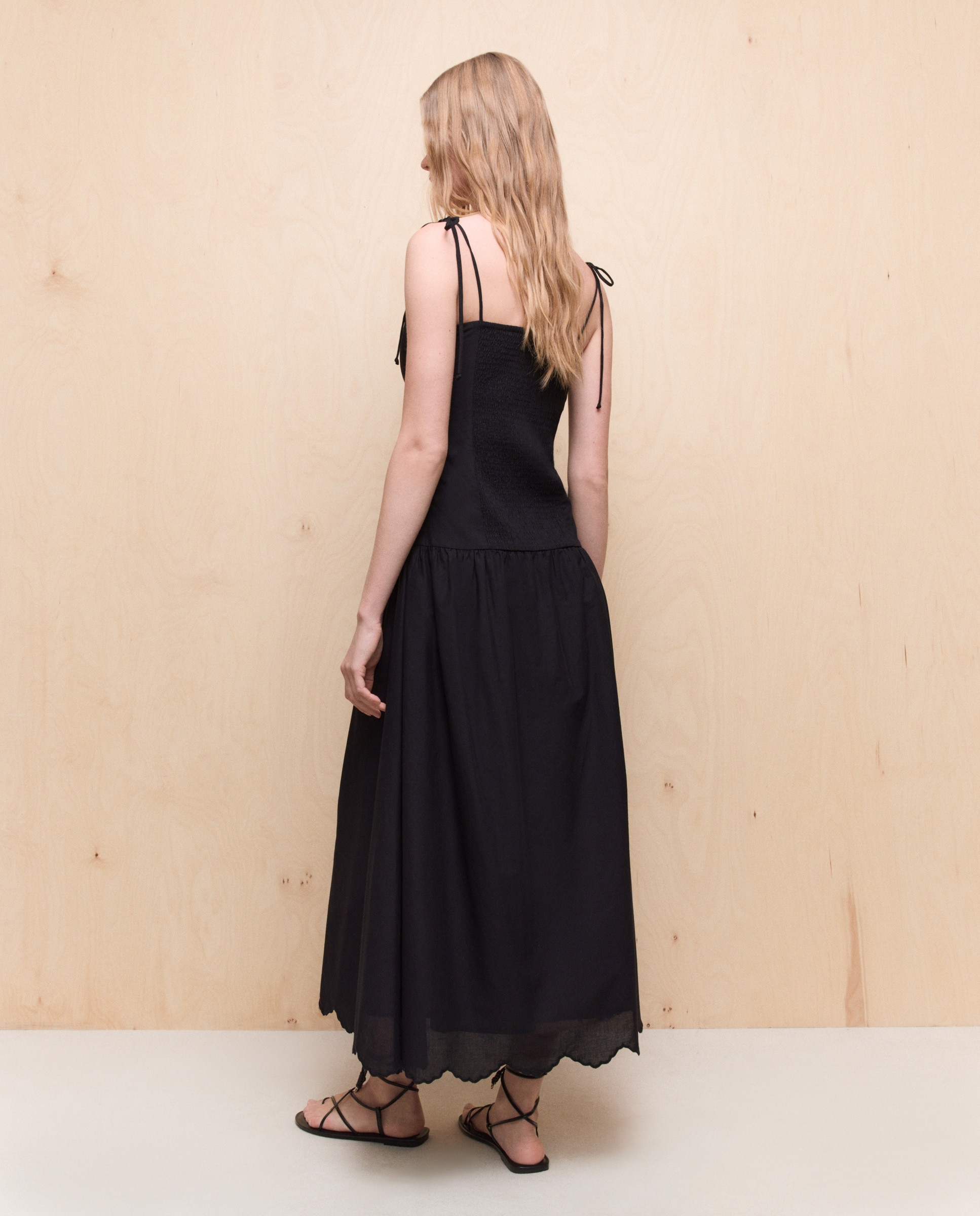 Vestido Comprido de Popelina com Bordado Preto-3