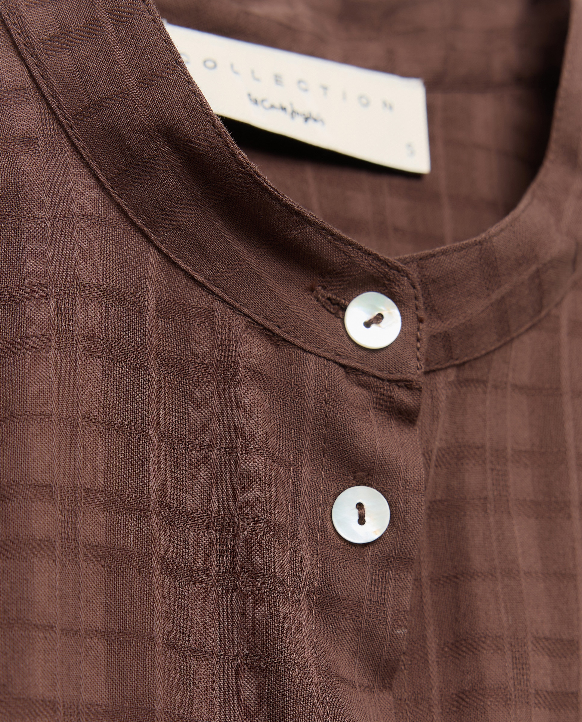 Blusa com Gola à Padre e Xadrez 700 Castanho-2