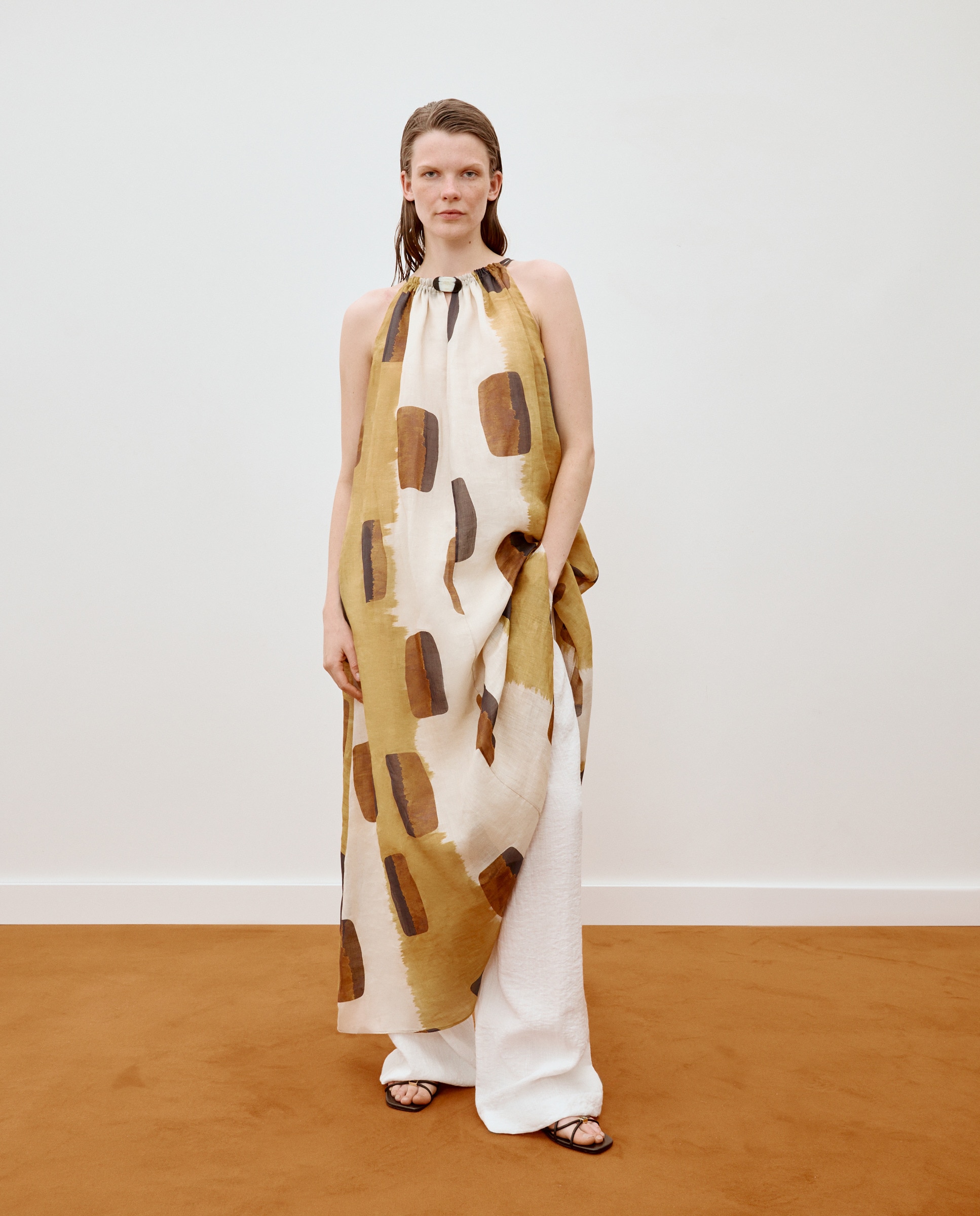 Imagem 0 de Vestido Halter com Estampado Geométrico