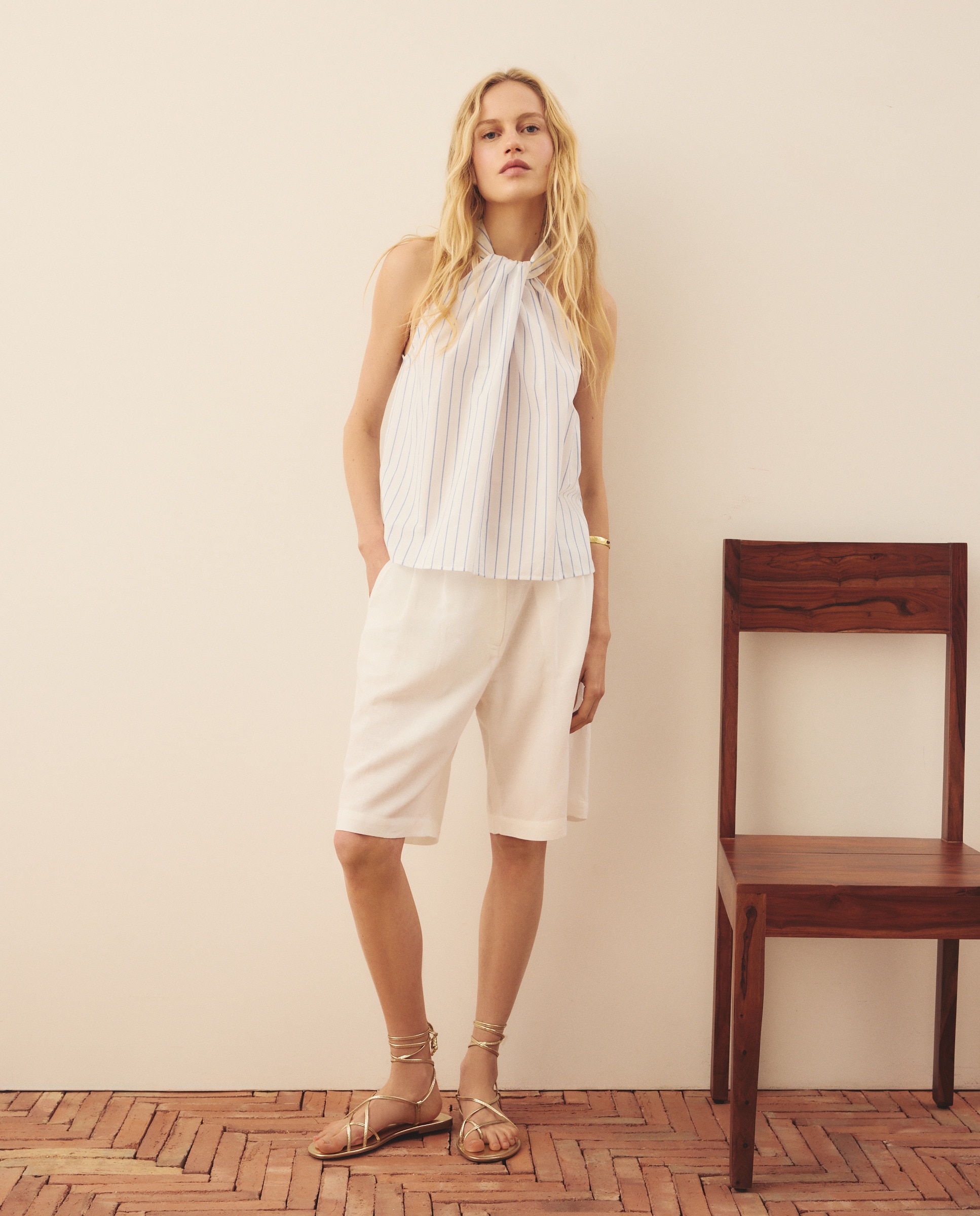 Top com Gola Halter Branco-2