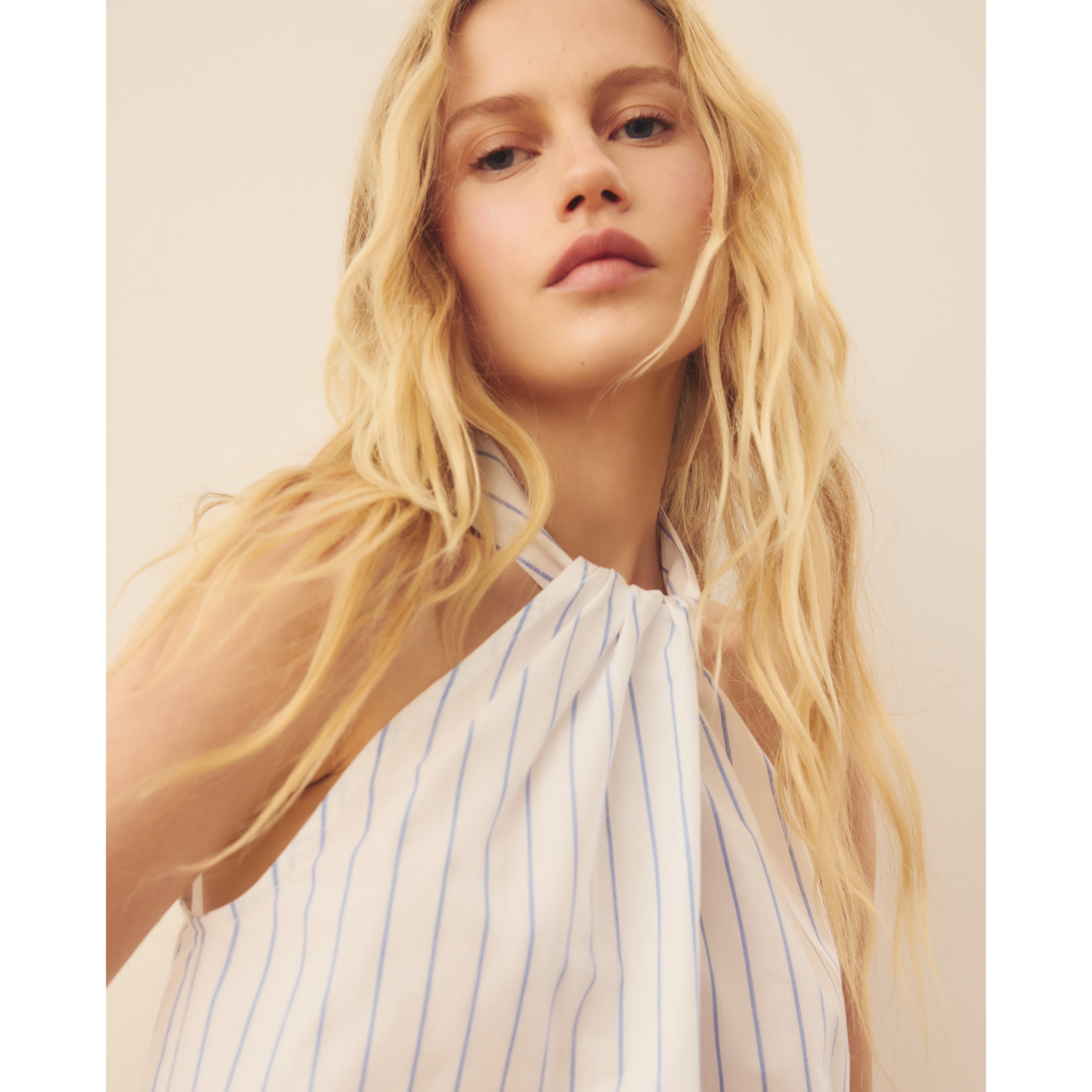 Imagen 0 de Top de mujer con cuello halter Blanco
