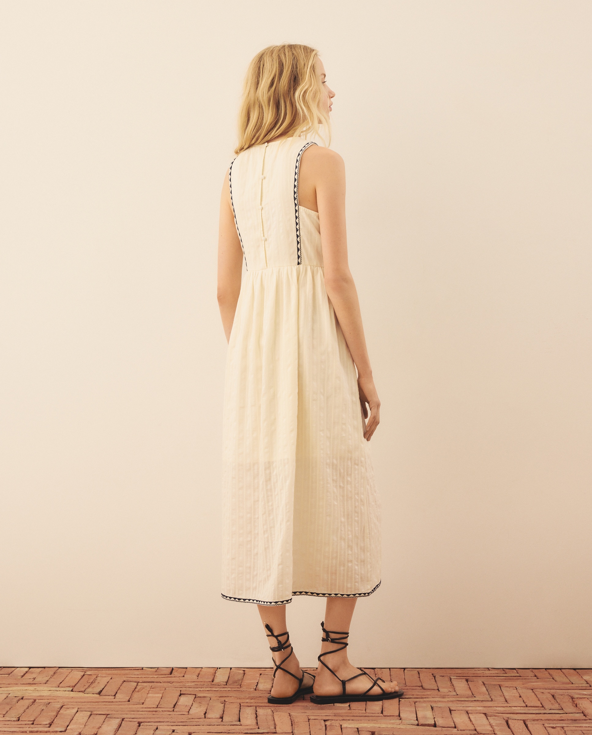 Vestido com Elástico de Canela Branco-3