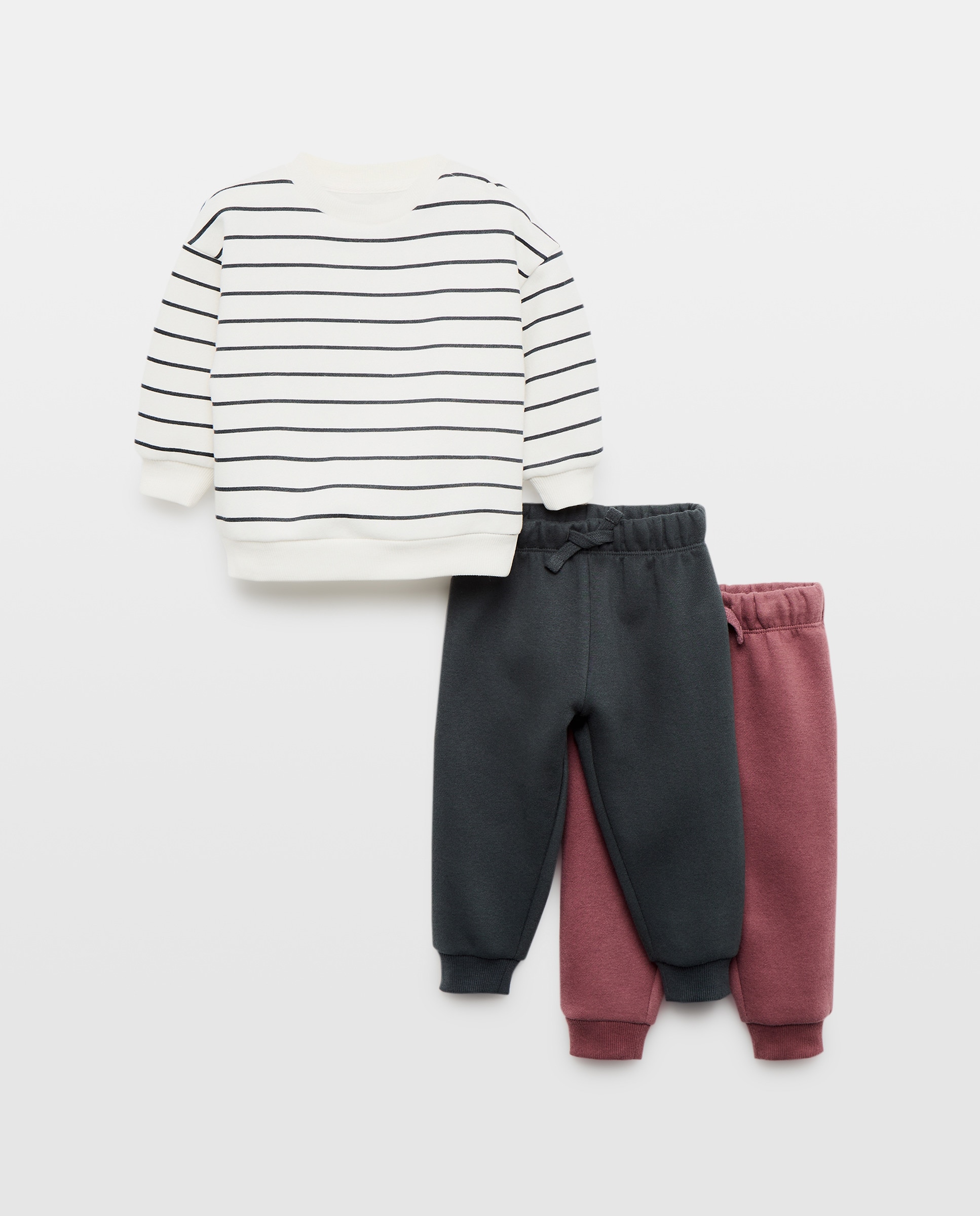 Imagen 0 de Conjunto de bebé sudadera cuello caja + 2 Pantalones
