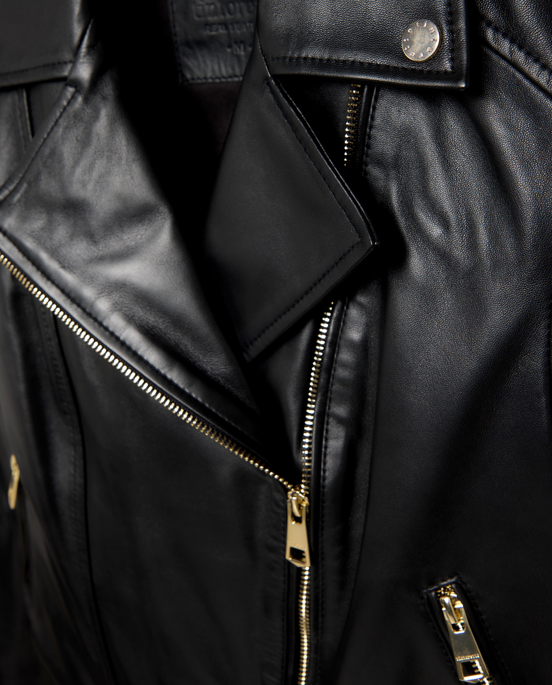 Blusão Biker em Pele com Aba Preto-2