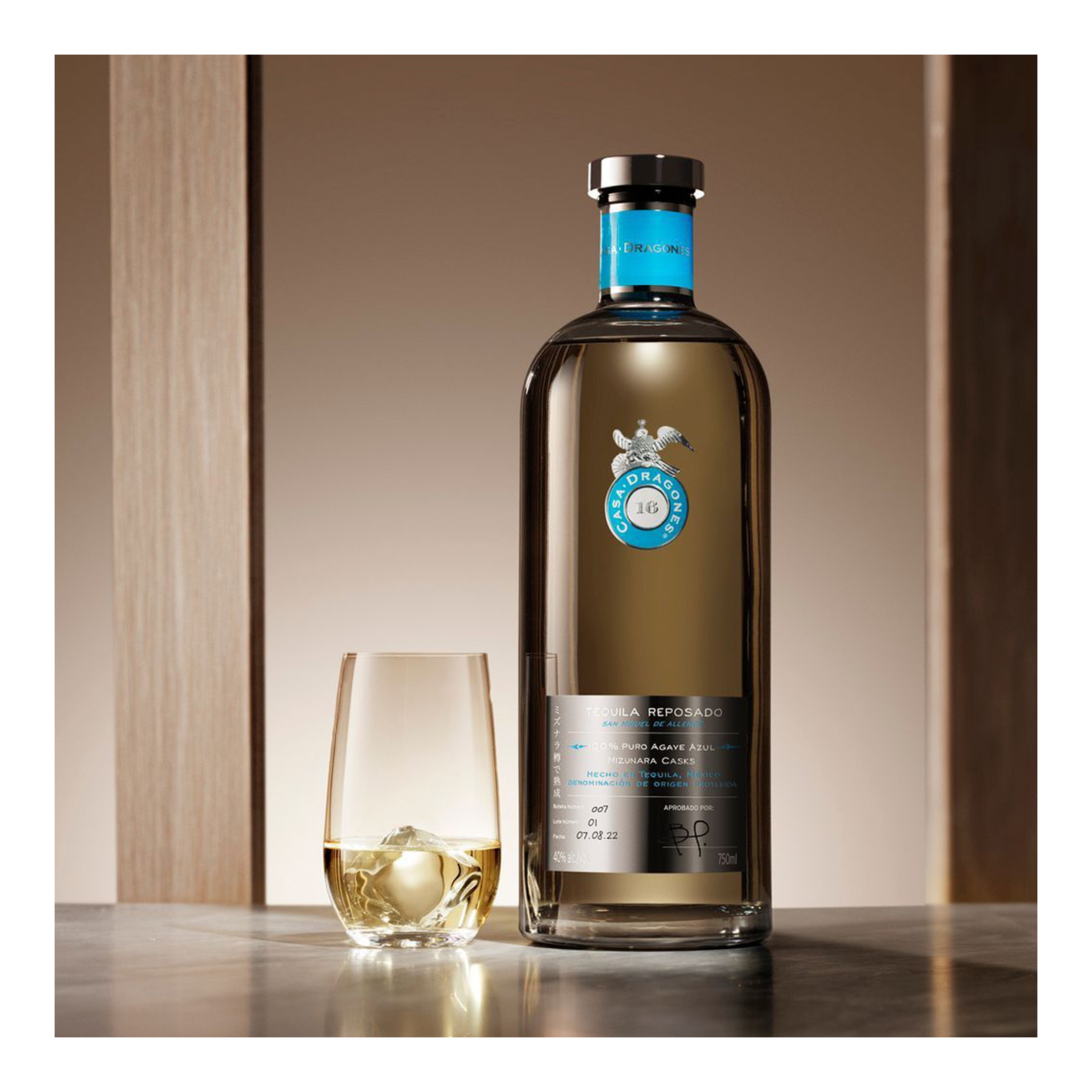 Estuche tequila reposado Casa Dragones 3