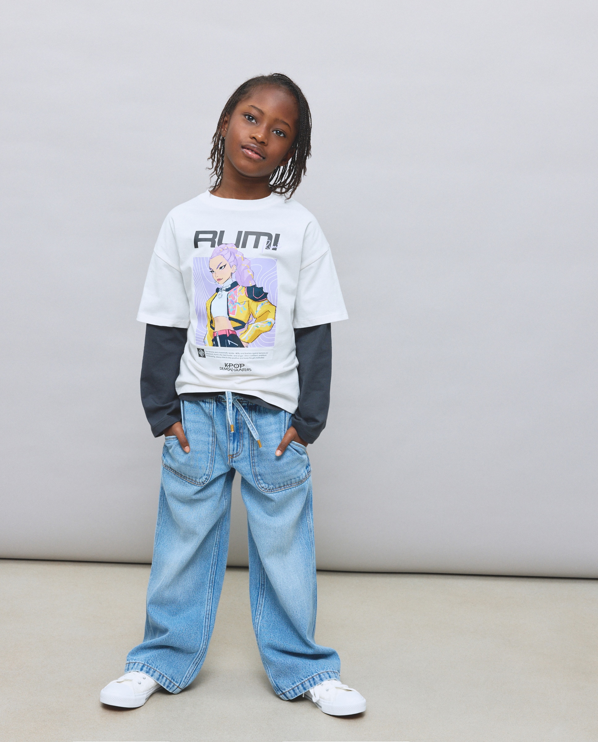 Imagem 0 de T-shirt de Manga Curta com Estampado Posicional KPOP no Peito "Rumi"