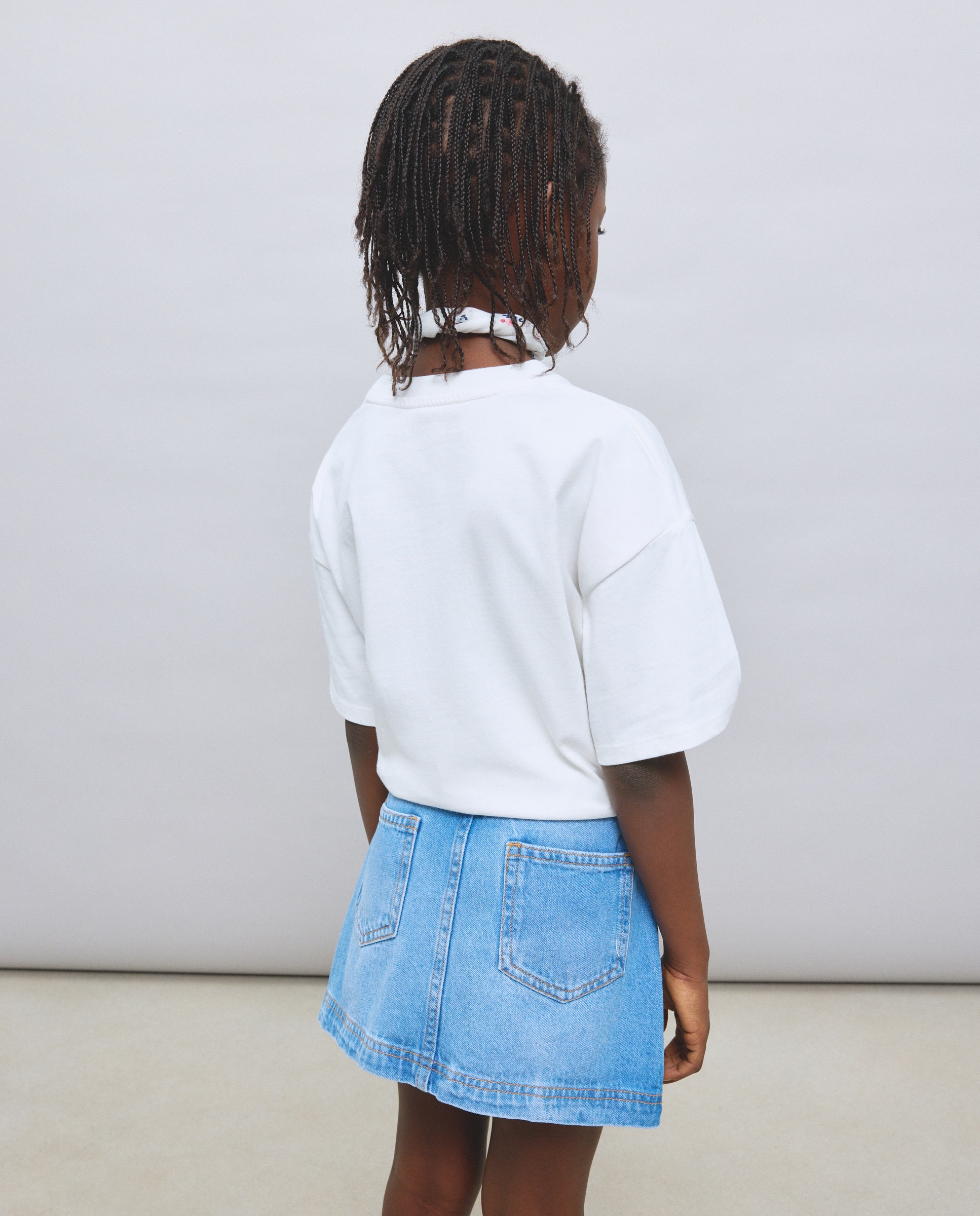 T-shirt de Manga Curta com Estampado Posicional KPOP no Peito "Mira" Kids El Corte Inglés Branco-3