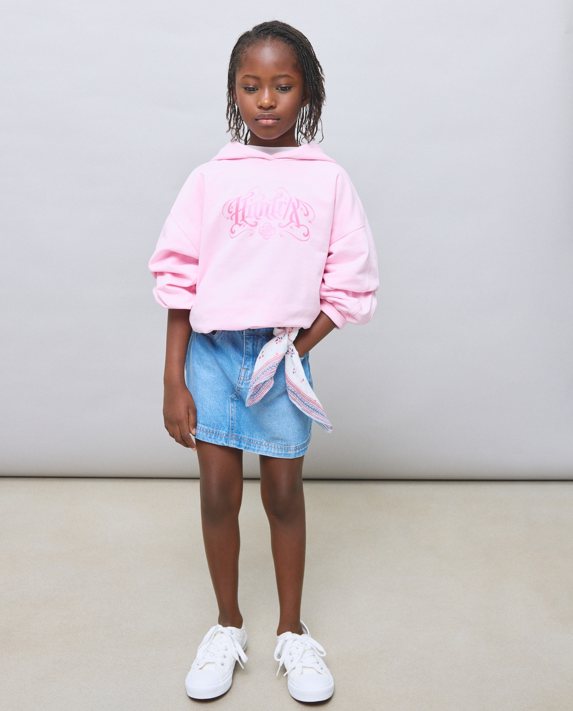 Sweatshirt Fechada com Capuz, Estampado KPOP nas Costas e à Frente e Bolso Canguru Kids El Corte Inglés Rosa-1