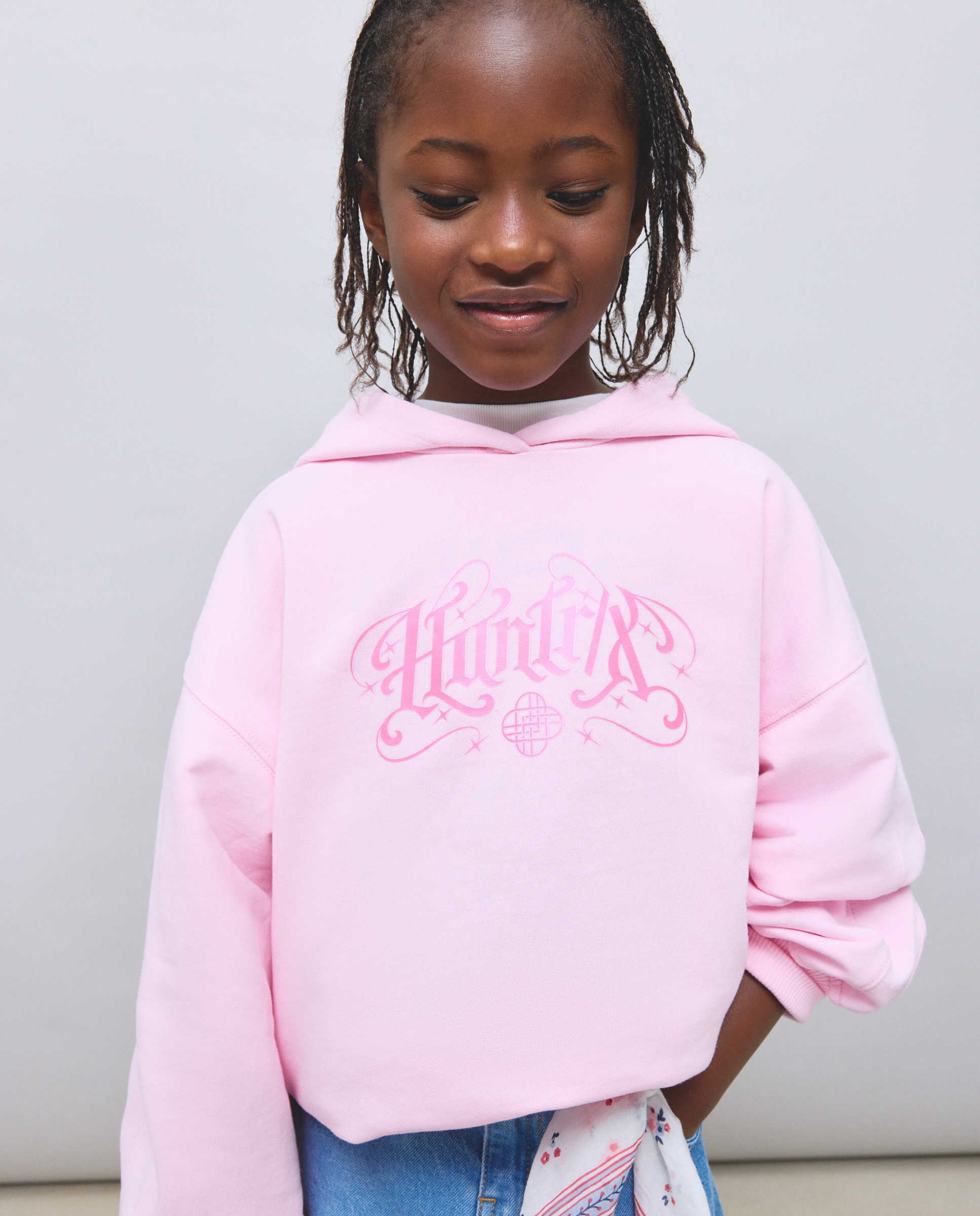 Sweatshirt Fechada com Capuz, Estampado KPOP nas Costas e à Frente e Bolso Canguru Kids El Corte Inglés Rosa-2