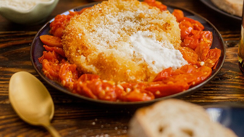 Burrata Frita com Molho de Tomate
