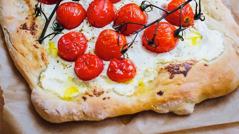 Pizza sem Glúten de Ricotta e Tomate Cereja