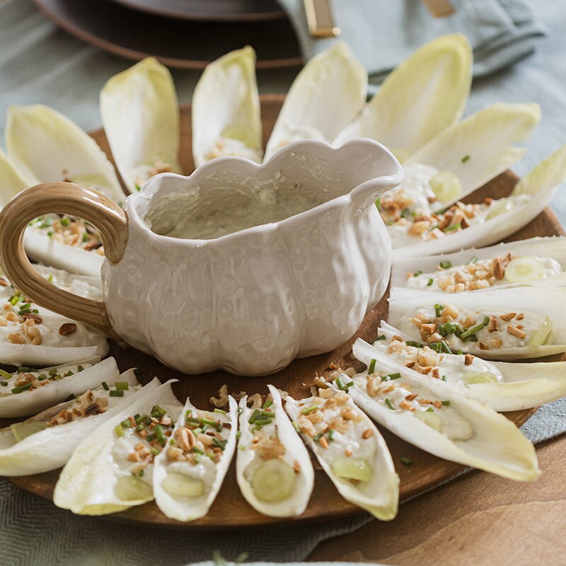 Endívias com queijos e frutos secos