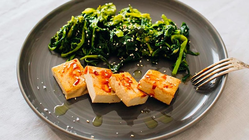 Tofu com Grelos Salteados