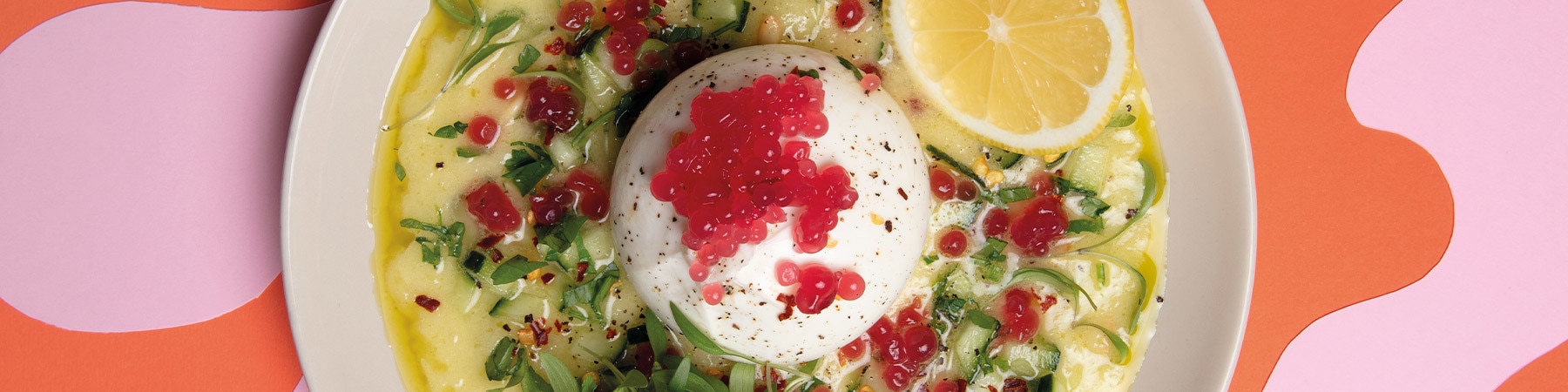 Gaspacho de Melão e Malagueta Verde com Creme de Burrata e Pérolas de Cebola em Picle