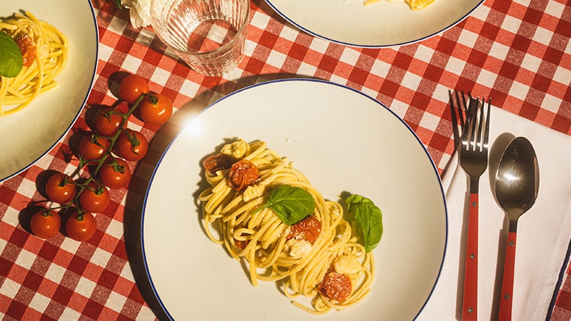 Linguini com Queijo Brie, Tomate e Manjericão