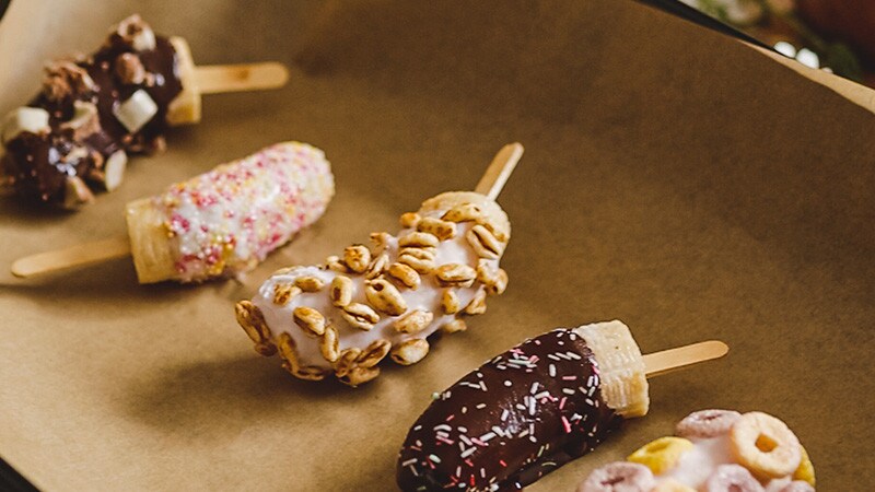 Pops de Banana, Chocolates e Iogurtes