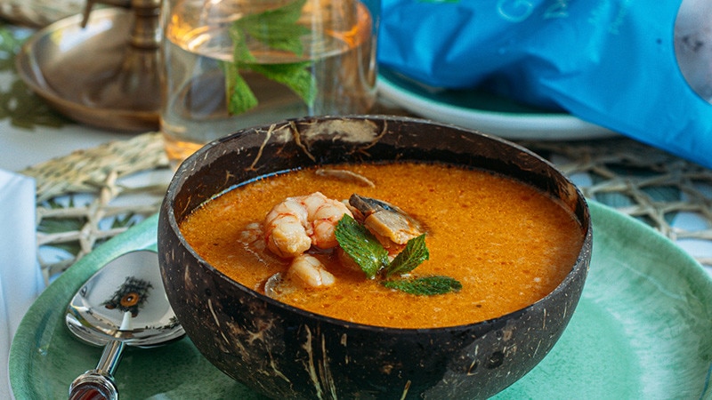 Sopa de Caril de Camarão e Coco
