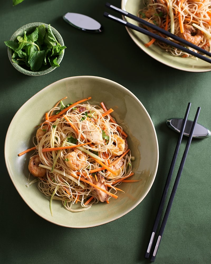 Salada Vietnamita de Frango e Gambas
