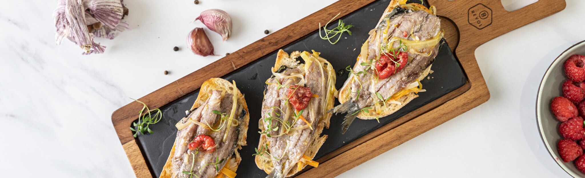 Escabeche de sardinha com framboesas