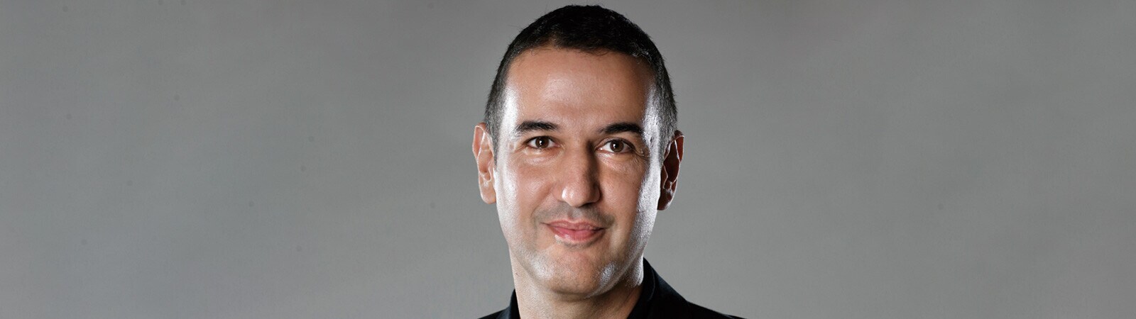 ROBERTO SANTIAGO