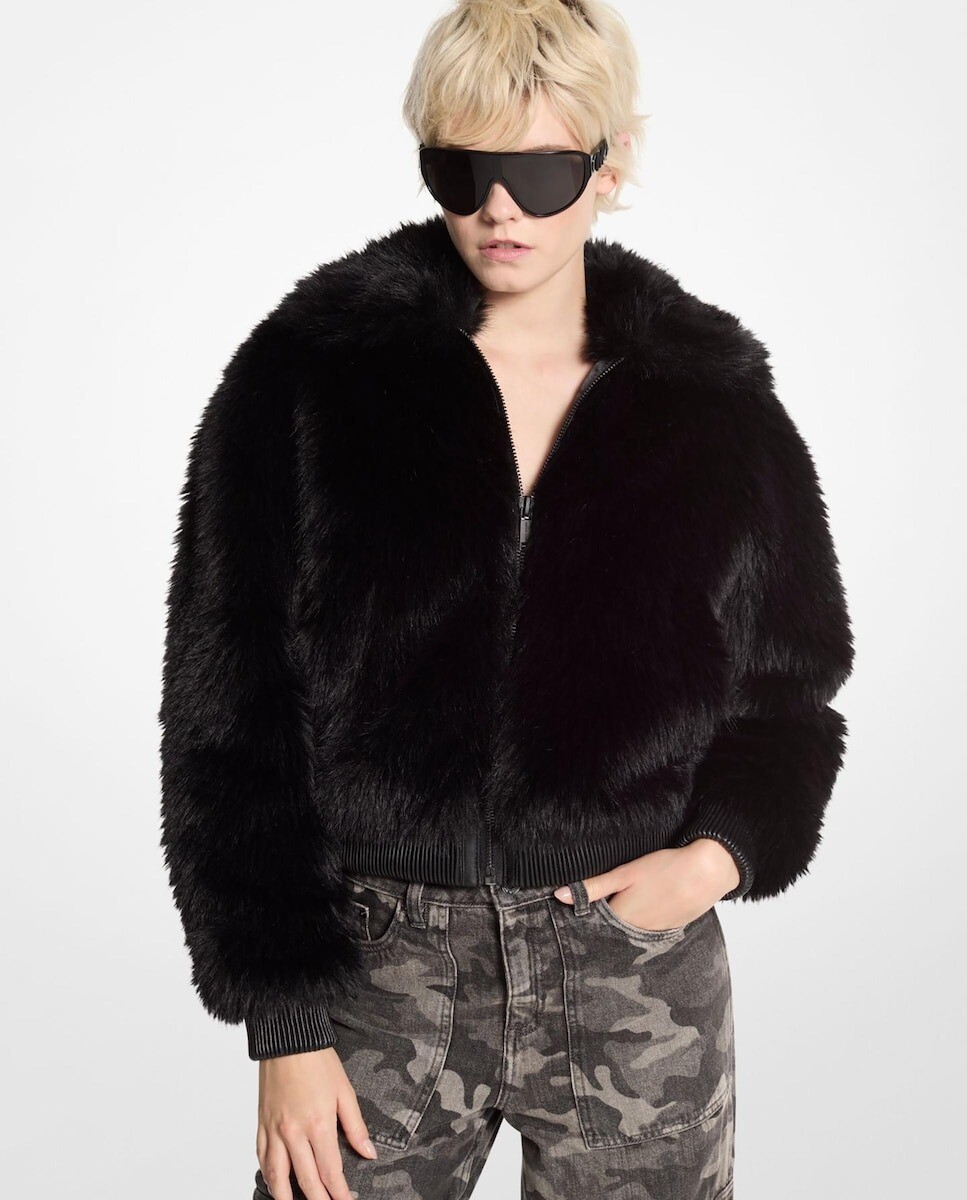 Imagem 0 de Blusão de Pelo Estilo Bomber com Gola Oversize