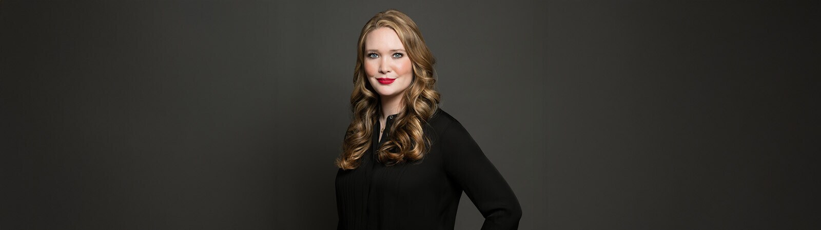 Sarah J Maas