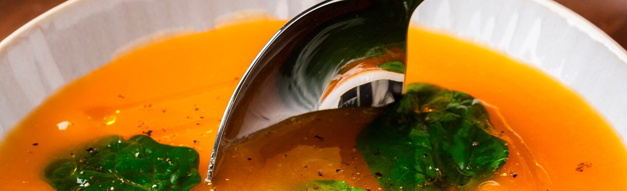Creme de abóbora com gengibre e espinafres baby