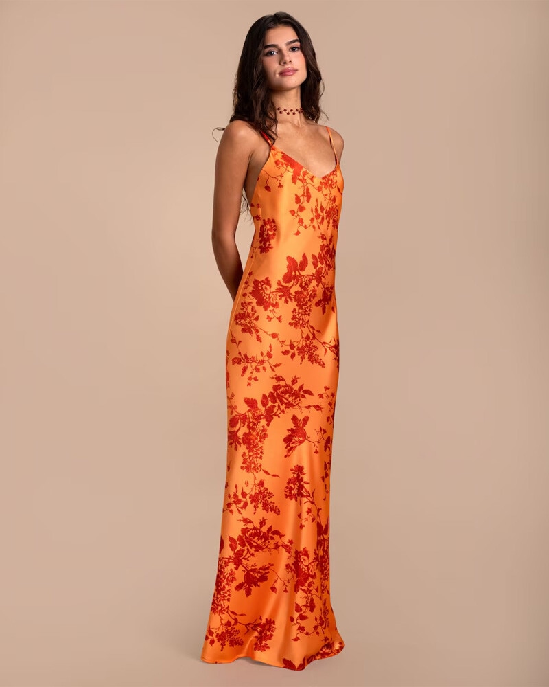 Vestido Comprido Fluido Halter com Folho na Parte Inferior