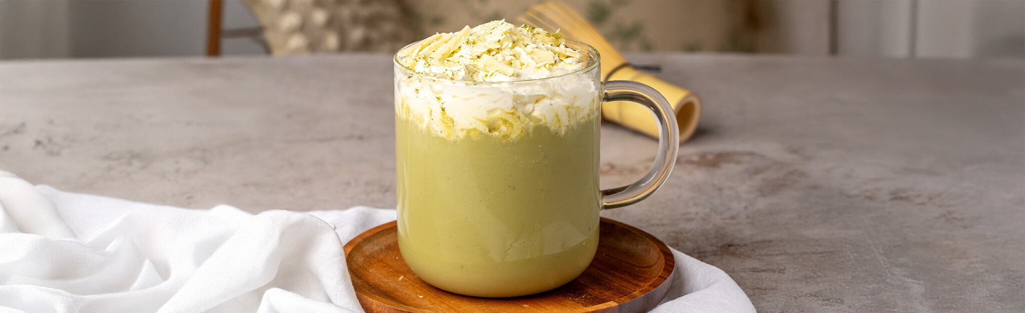 Chocolate Quente de Matcha com Chocolate Branco
