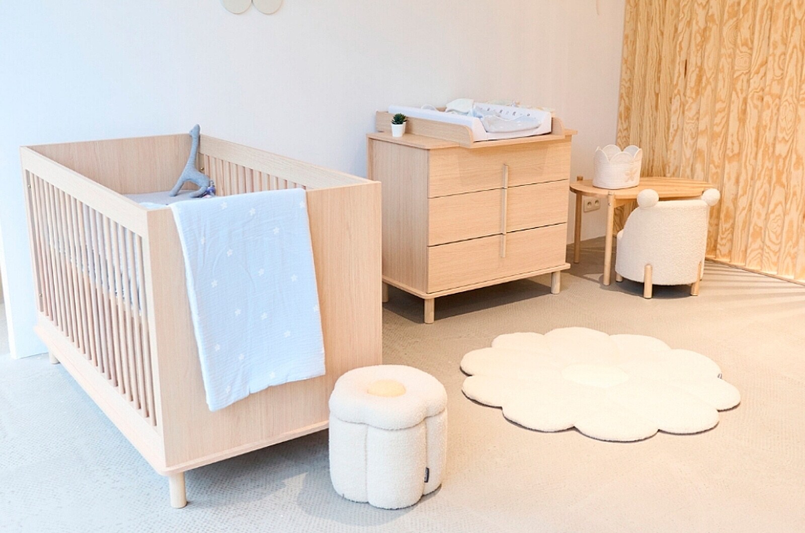MUEBLES Y DECO