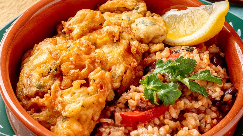 Pataniscas de Polvo com Arroz de Feijão