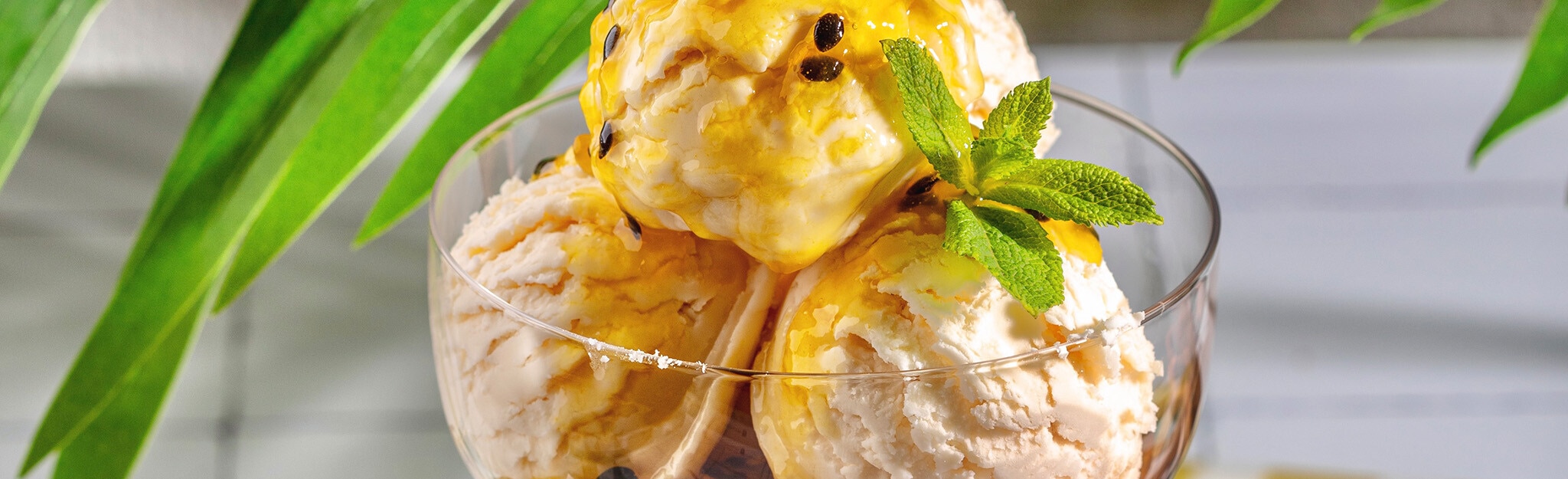 Gelado de Baunilha e Calda de Maracujá