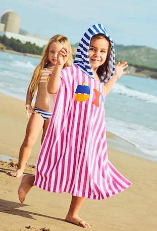 Veja Toalhas de Praia em Moda Banho Infantil, na loja online do El Corte Inglés