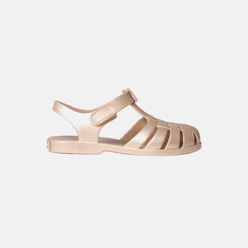 Chanclas y cangrejeras