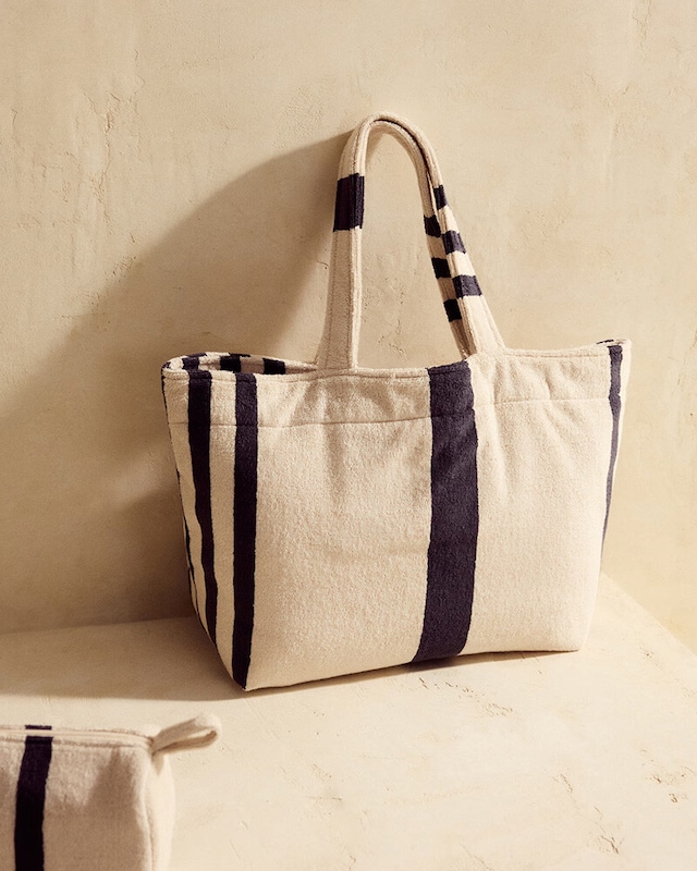 Bolsas y copazos de playa