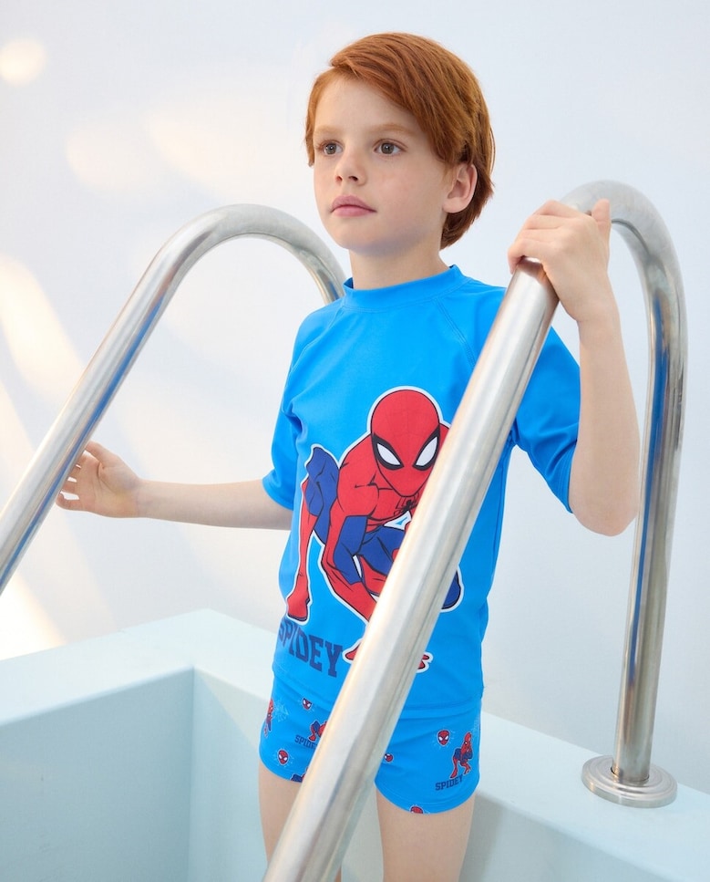 Ver seleção da tendência Super Fãs em Moda Banho Infantil na loja online do El Corte Inglés