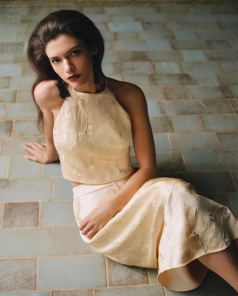 Tendência cetim e renda moda mulher