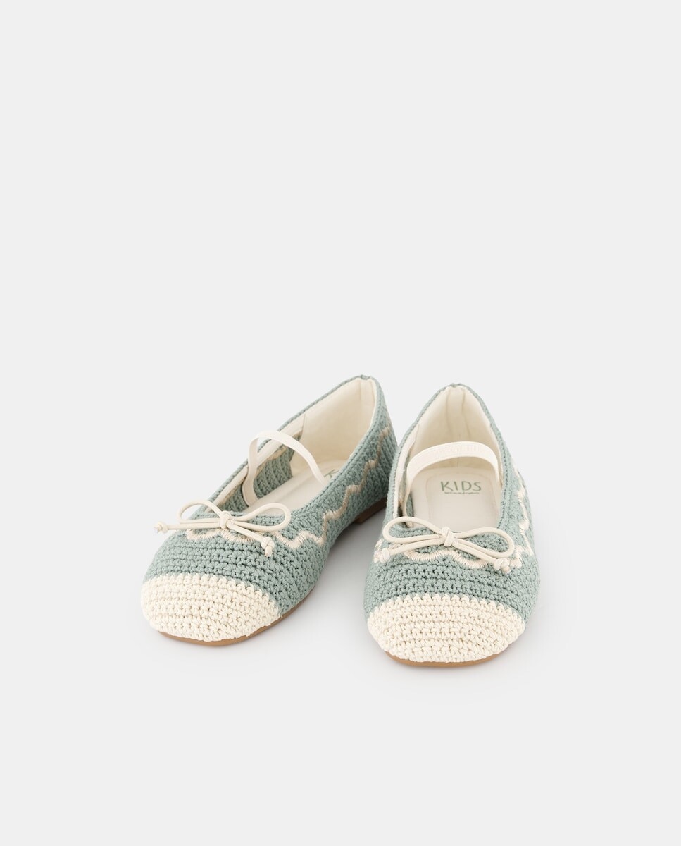 Imagem 0 de Sapatos de Presilha Tipo Sabrinas de Crochet